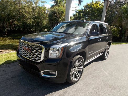 Used 2020 GMC Yukon Denali w/ Denali Premium Package image 16