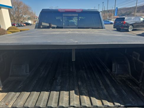 Used 2022 GMC Sierra 1500 SLT w/ SLT Premium Package image 5