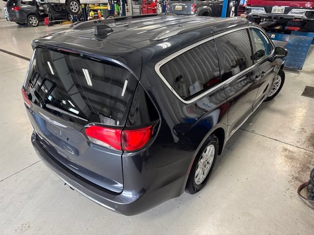 Used 2020 Chrysler Pacifica Touring-L FWD image 16