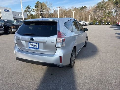 Used 2016 Toyota Prius V Three image 5