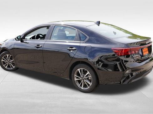 Certified 2024 Kia Forte LXS FWD image 8