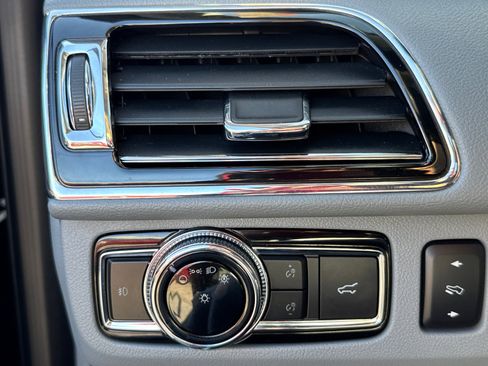 Used 2018 Lincoln Navigator L Select w/ Technology Package image 17