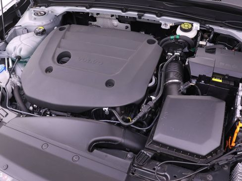 Used 2025 Volvo XC40 B5 Ultra w/ Protection Package Premier image 24