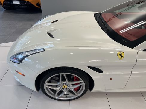 Used 2017 Ferrari California T image 11