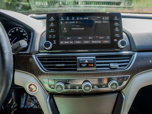Used 2018 Honda Accord Touring image 21
