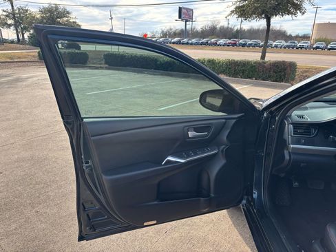 Used 2016 Toyota Camry LE image 11