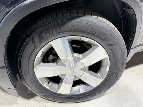 Used 2011 GMC Acadia SLT image 2