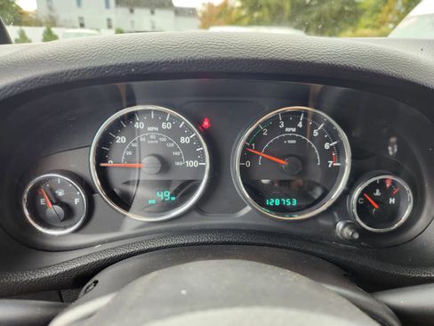 Used 2012 Jeep Wrangler Sahara AWD/4WD image 27
