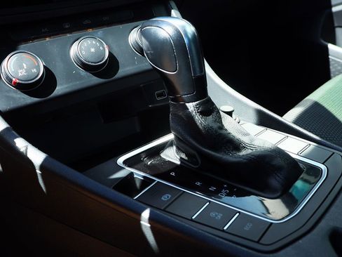 Used 2019 Volkswagen Jetta SE image 50