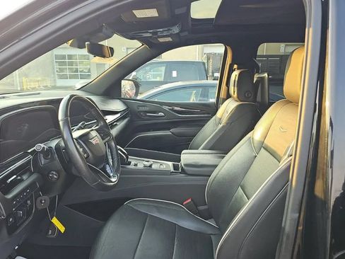 Used 2021 Cadillac Escalade ESV Sport w/ LPO, ONYX Package AWD/4WD image 4