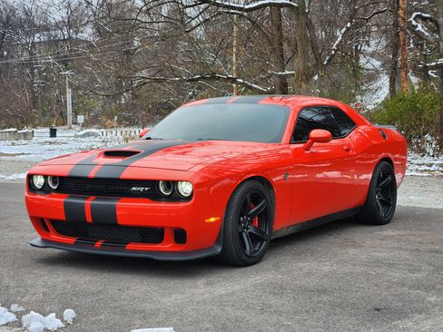 Used 2017 Dodge Challenger SRT Hellcat image 12