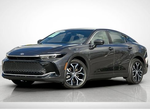 Used 2023 Toyota Crown XLE image 2