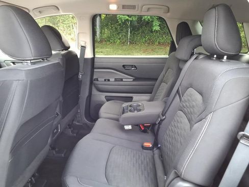 Used 2025 Nissan Pathfinder SV AWD/4WD image 19