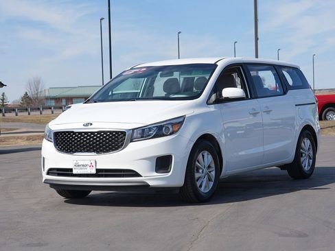 Used 2018 Kia Sedona L image 7