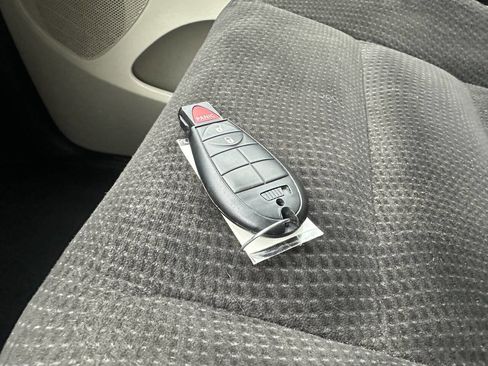 Used 2019 Dodge Grand Caravan SE FWD image 33