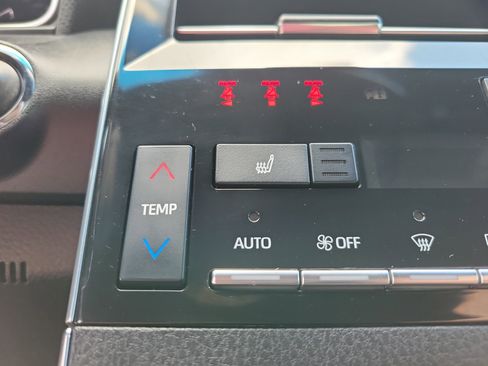 Used 2019 Toyota Avalon XSE image 14