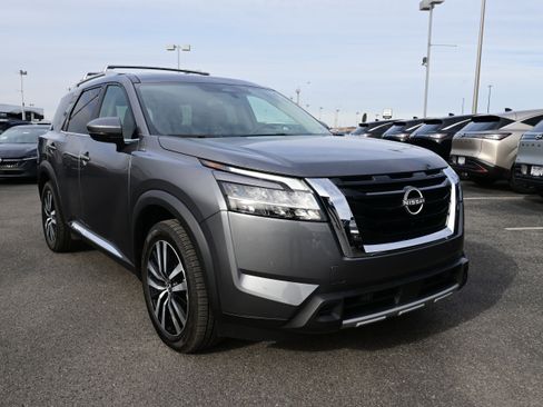 Certified 2023 Nissan Pathfinder Platinum image 2