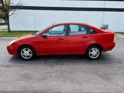 Used 2003 Ford Focus SE FWD image 2