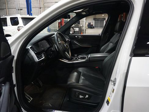 Used 2021 BMW X5 M50i w/ Premium Package image 2