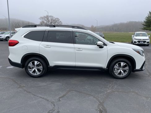 Used 2024 Subaru Ascent Premium w/ Convenience Package image 9