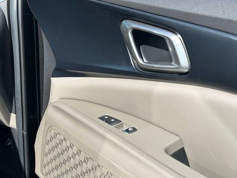 Used 2025 Kia Carnival FWD image 26