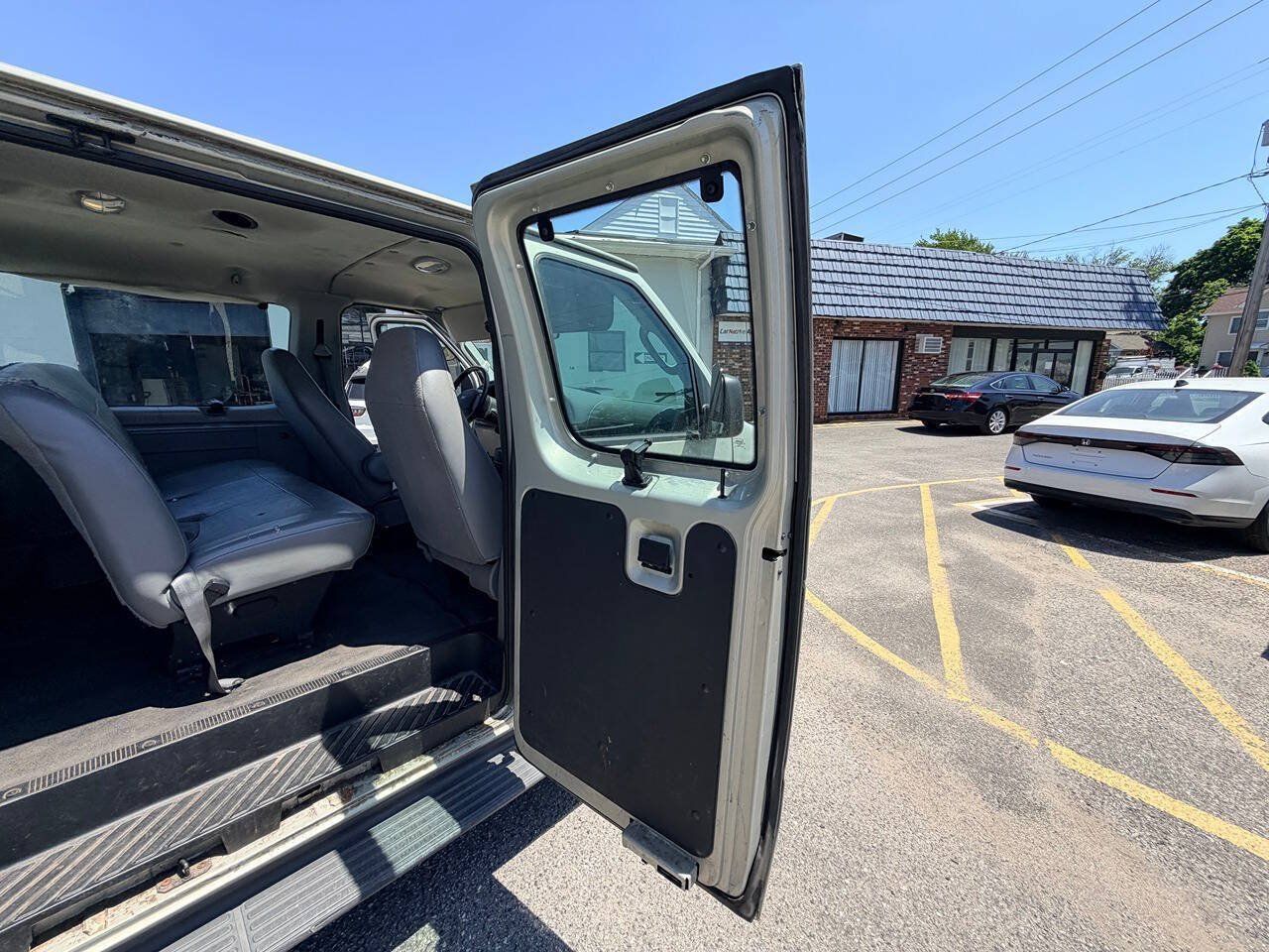 Used 2006 Ford E-350 and Econoline 350 XL RWD image 61