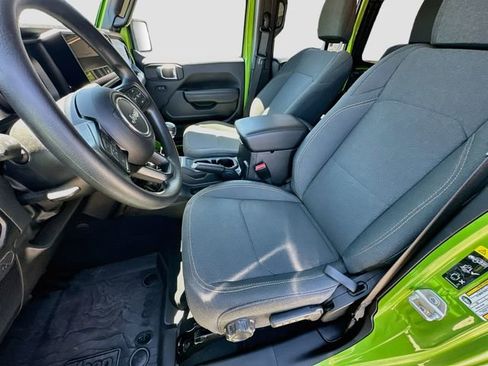Used 2025 Jeep Wrangler Unlimited Sport AWD/4WD image 21