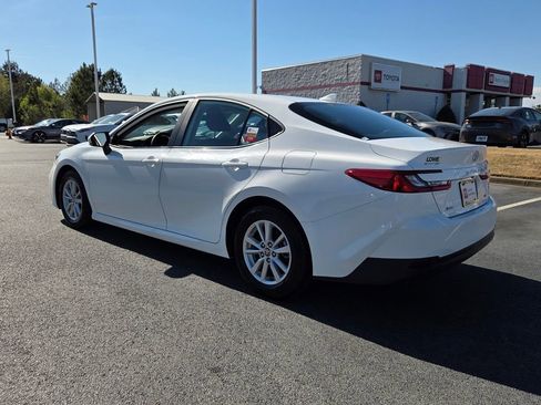 Used 2025 Toyota Camry LE image 9