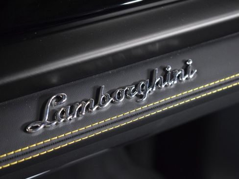 Used 2025 Lamborghini Urus SE image 25