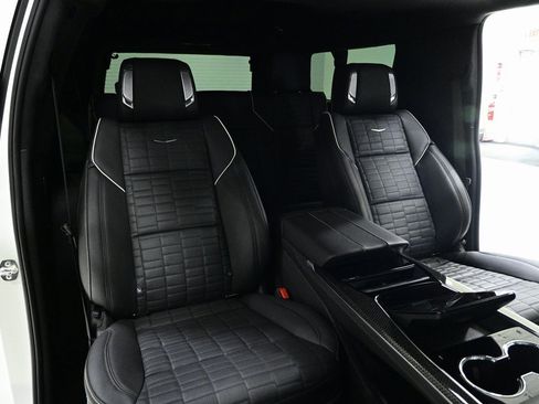 Used 2025 Cadillac Escalade ESV V image 15