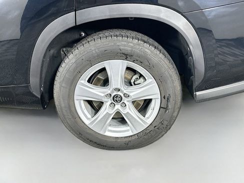 Used 2022 Toyota Highlander LE image 33