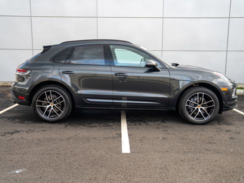 Certified 2025 Porsche Macan image 8