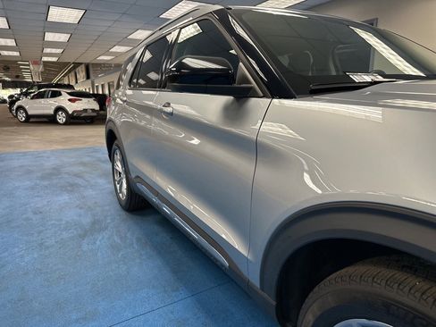 Used 2023 Ford Explorer Limited image 4