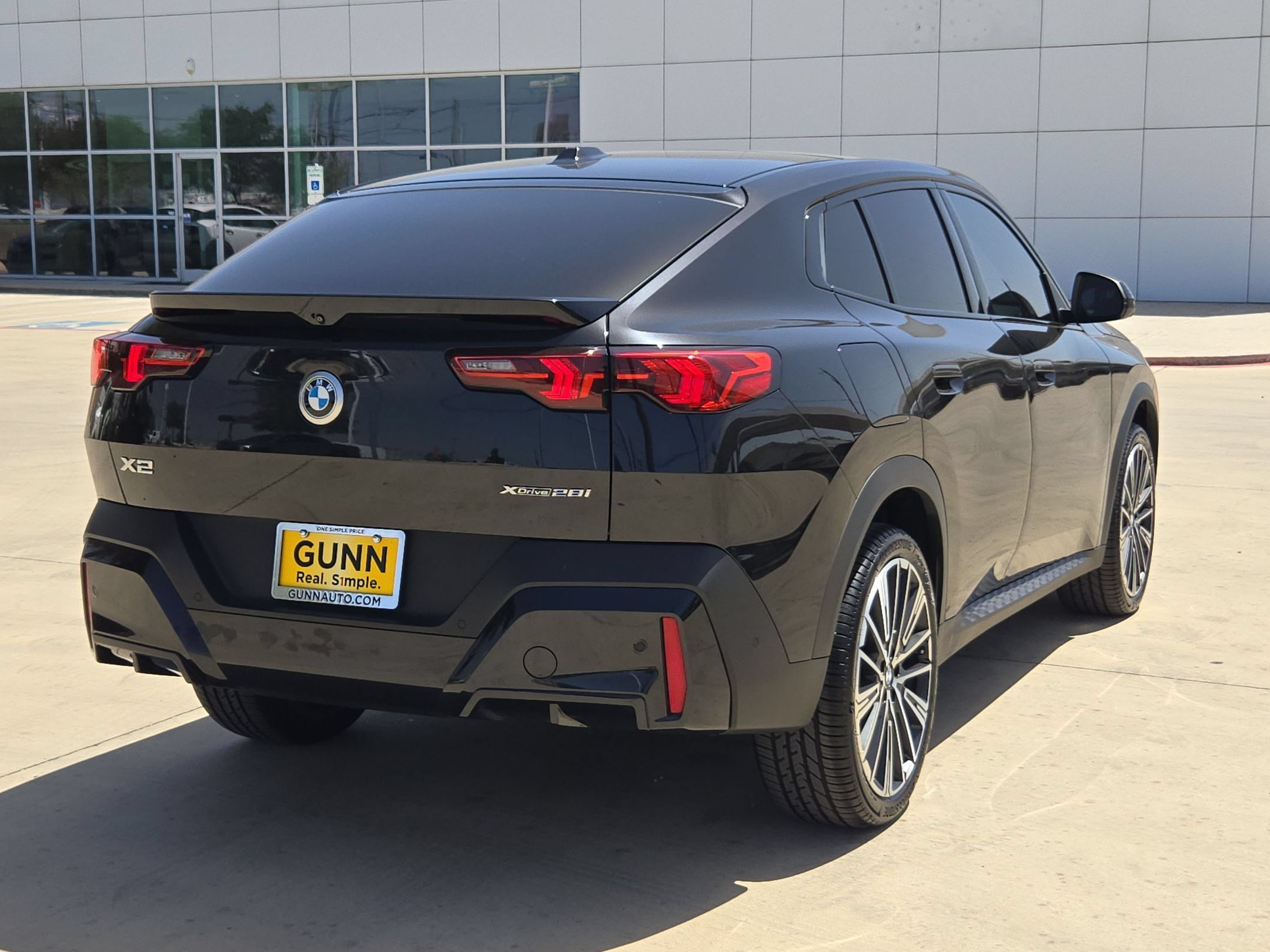 Used 2025 BMW X2 xDrive28i w/ Technology Package AWD/4WD image 3