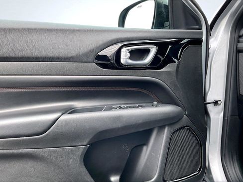 Used 2024 Jeep Compass Trailhawk image 23