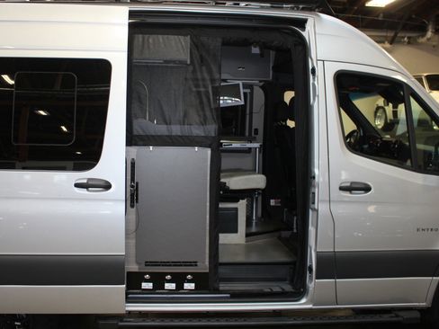 Used 2020 Mercedes-Benz Sprinter 2500 image 21
