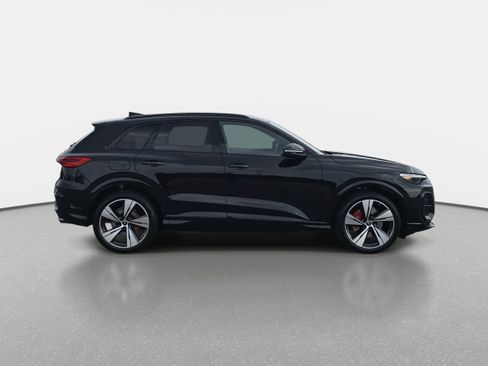 New 2025 Audi SQ5 Premium Plus image 4