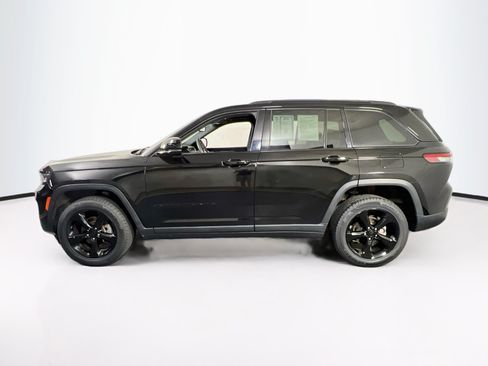Used 2023 Jeep Grand Cherokee Altitude AWD/4WD image 8