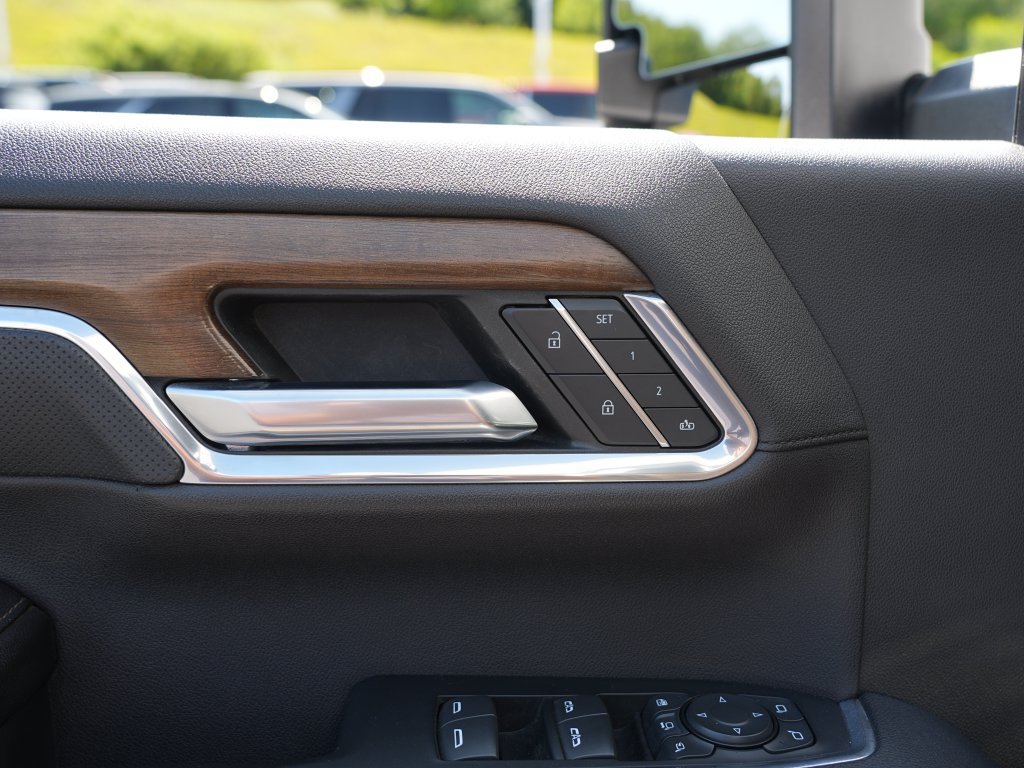 Certified 2024 Chevrolet Silverado 3500 High Country w/ LPO, Dark Essentials Package AWD/4WD image 17