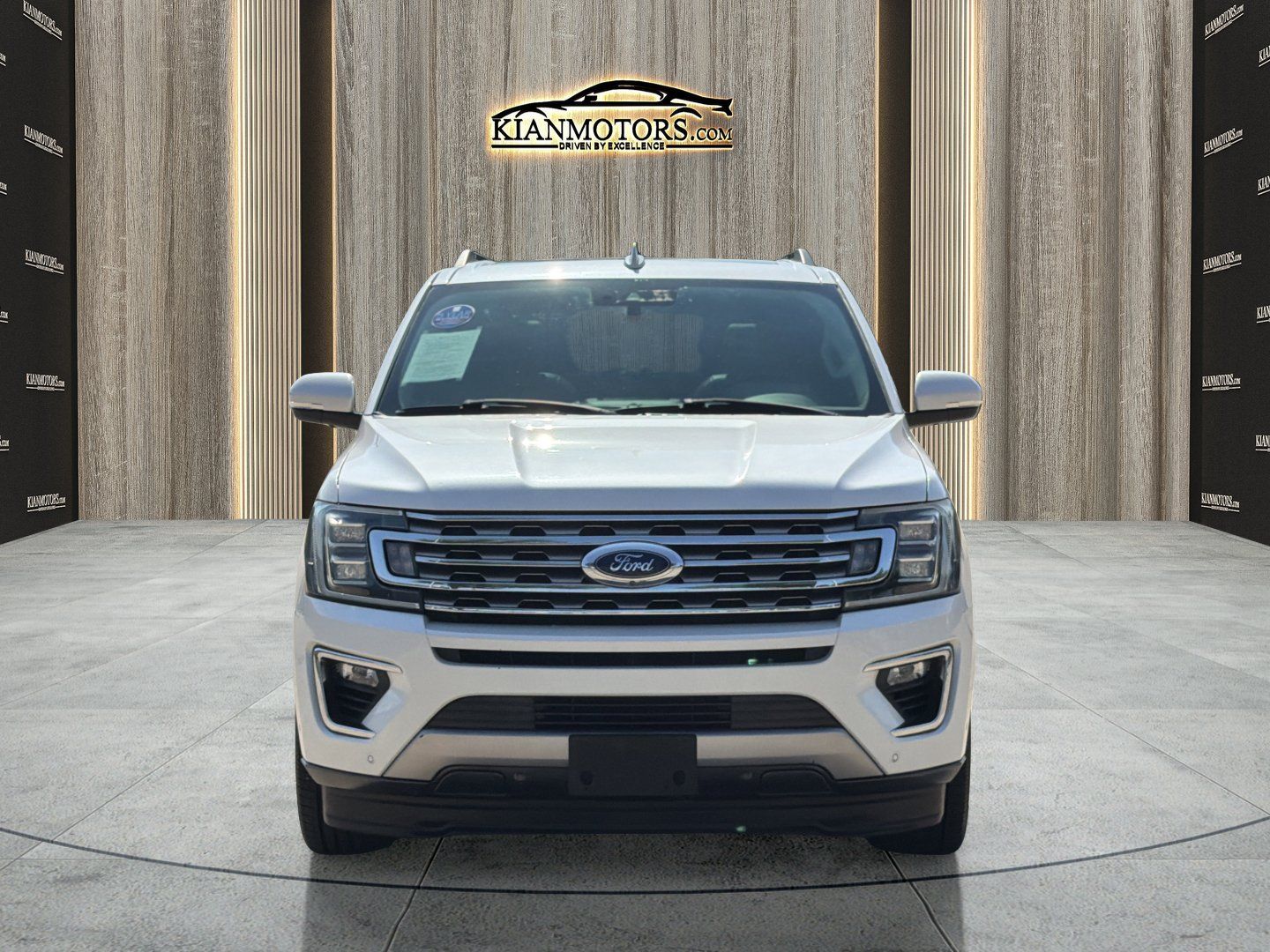 Used 2018 Ford Expedition Max Limited w/ Equipment Group 302A RWD image 2