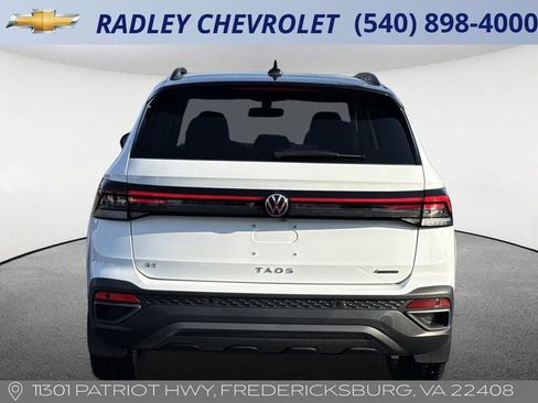 Used 2025 Volkswagen Taos SE image 19
