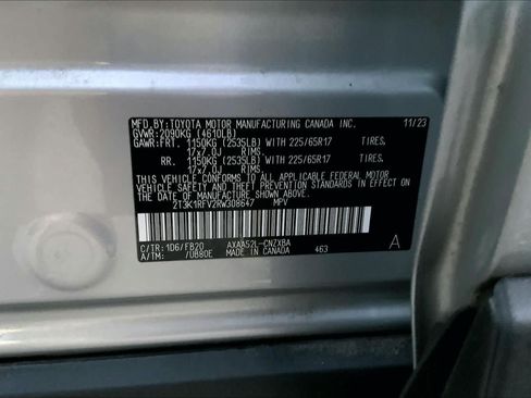 Used 2024 Toyota RAV4 LE FWD image 31
