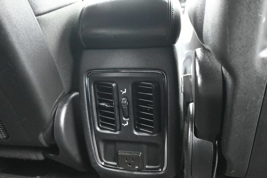 Used 2018 Jeep Grand Cherokee Altitude RWD image 38