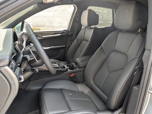 New 2026 Porsche Macan AWD/4WD image 5