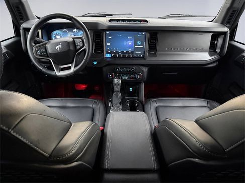 Used 2025 Ford Bronco Badlands image 12