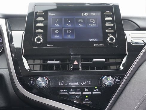 Certified 2022 Toyota Camry SE image 18