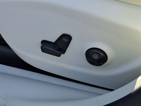 Used 2020 Jeep Cherokee Latitude Plus w/ Cold Weather Group image 27