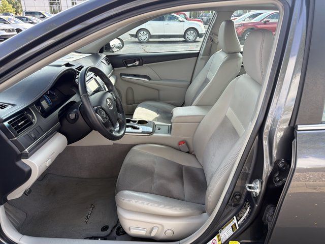 Used 2012 Toyota Camry XLE w/ Leather Pkg FWD image 6