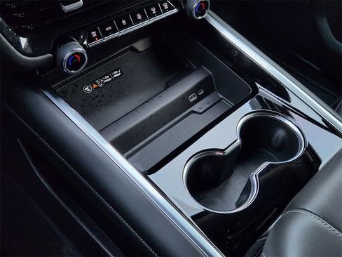 Certified 2025 Chevrolet Suburban Z71 w/ Z71 Off-Road Package image 20