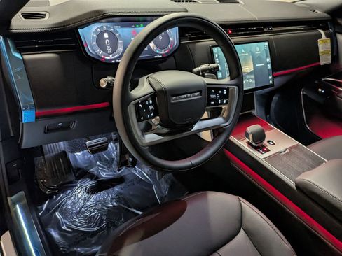 New 2026 Land Rover Range Rover Long Wheelbase SE AWD/4WD image 16